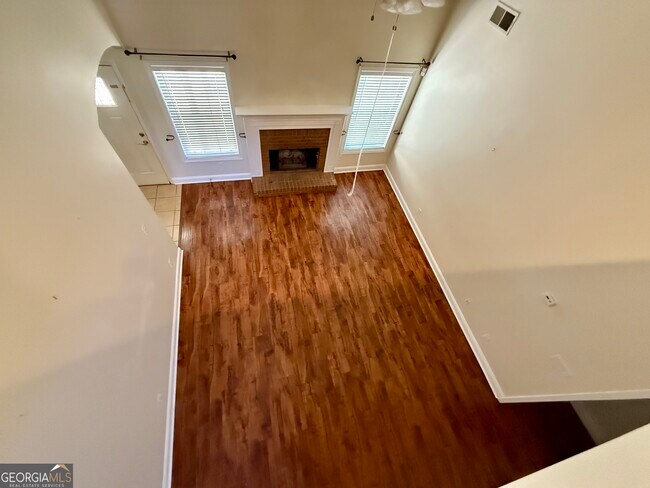 Building Photo - 243 Long Dr