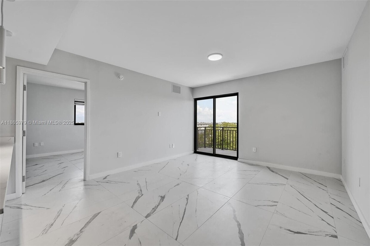 Foto principal - 840 NE 130th St