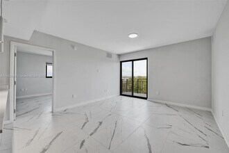 Building Photo - 840 NE 130th St