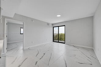 Building Photo - 840 NE 130th St