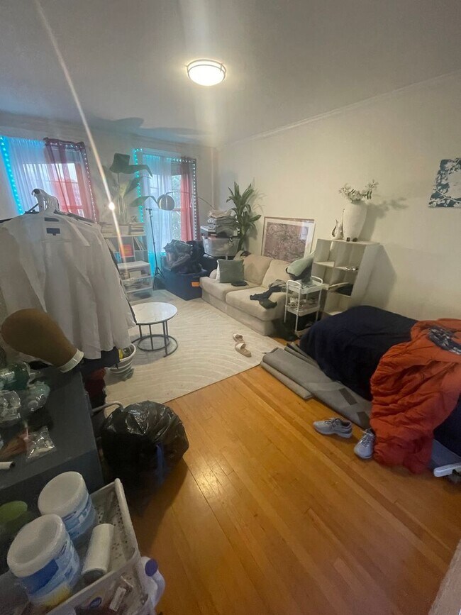 Building Photo - Nicely renovated 2 bed unit in a prime spot near Cleveland Circle!