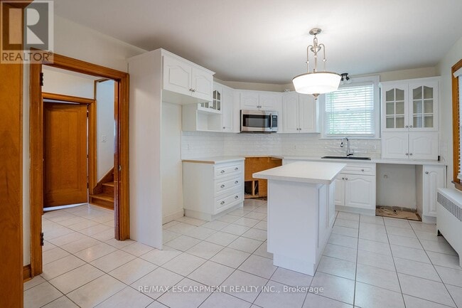 Building Photo - 324 King St E