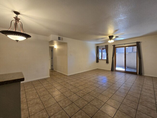 Foto del edificio - 601 W San Mateo Rd