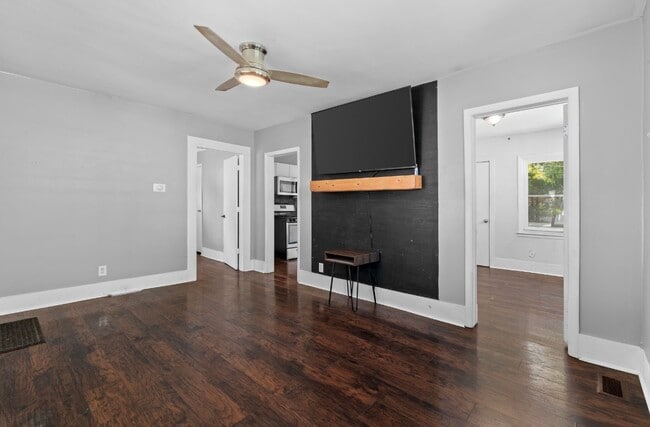 Building Photo - 243 Edgewood Pl