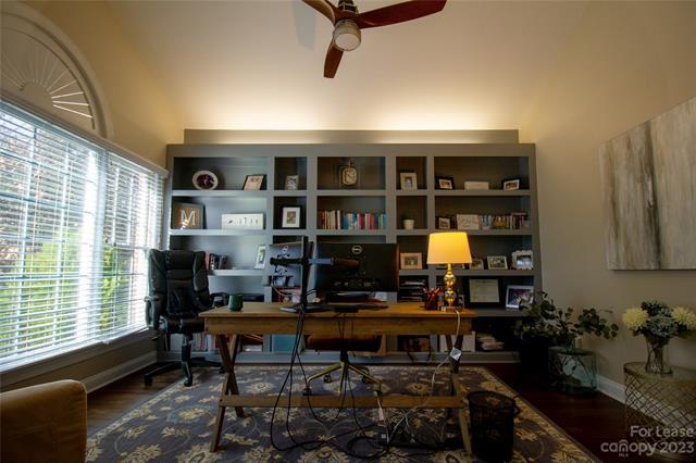 Foto del edificio - 3418 Abbey Hill Ln
