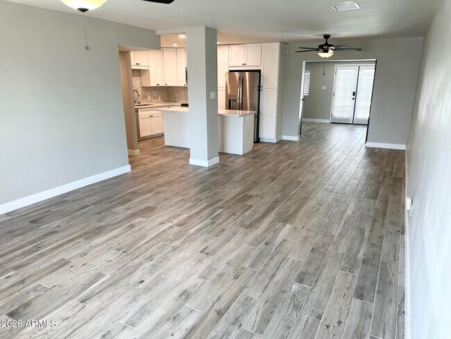 Foto del edificio - 2220 E Heatherbrae Dr