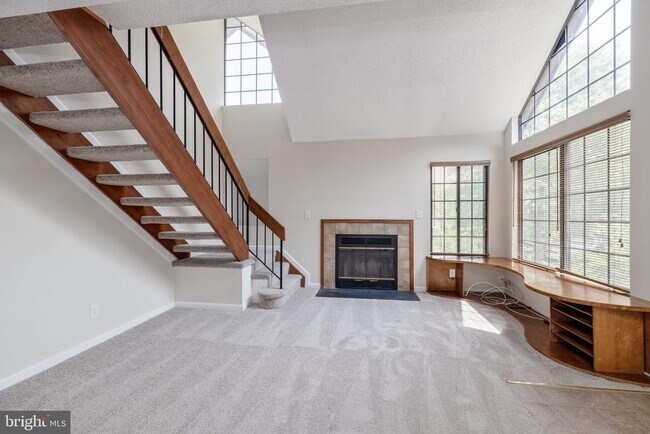 Building Photo - 6018E Curtier Dr