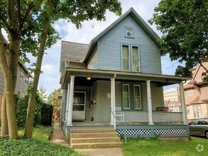 Building Photo - 318 Cherry St SE
