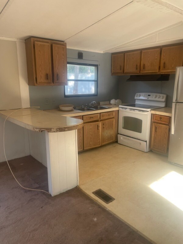 Primary Photo - 127 Emily St