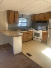 Building Photo - 127 Emily St