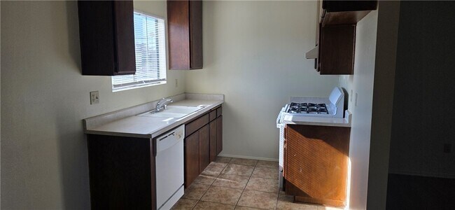 Foto del edificio - 1319 Oakwood Dr W