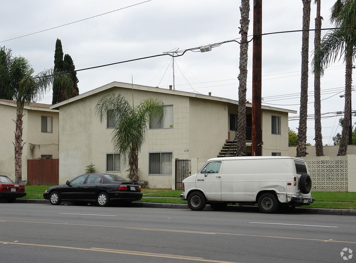 Primary Photo - 2702 Mcfadden Ave