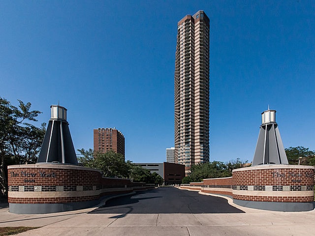 Primary Photo - 3660 N Lake Shore Dr