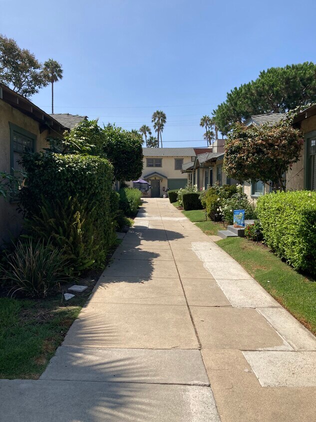 129 S Broadway, Redondo Beach, CA 90277 Townhome Rentals in Redondo