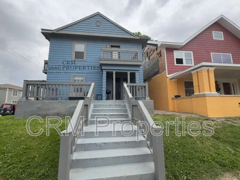 Primary Photo - 302 E Walnut St