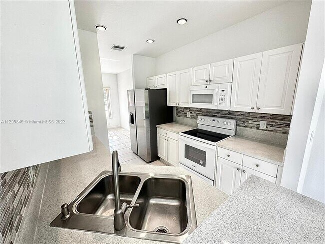 Building Photo - 676 NW 170th Terrace