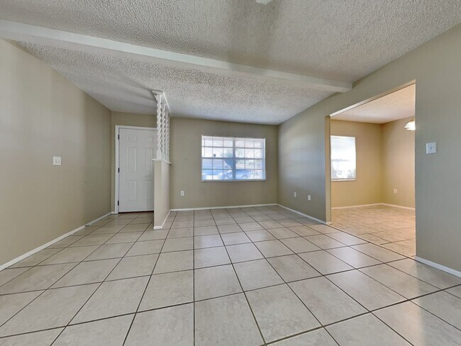 Building Photo - 830 White Birch Ln