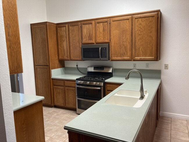 Building Photo - 9232 Piccadilly Cir