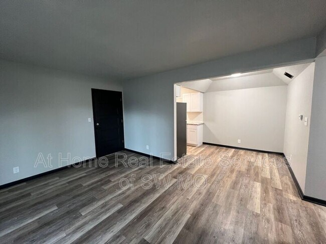 Foto del edificio - 1242 E Cherry St