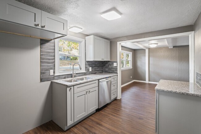 Foto del edificio - Charming 2 Bedroom Home in KCK! First Month Rent Free!