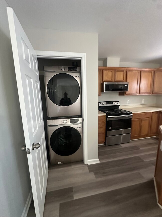 Building Photo - 1212 Superior Pointe Pl