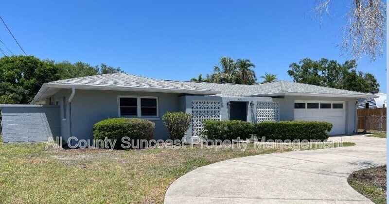 Foto principal - 879 45th Ave NE