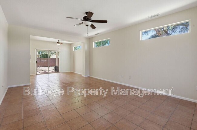 Foto del edificio - 15893 W Arrowhead Dr