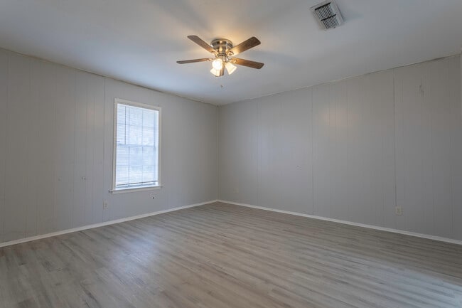 Foto del edificio - 497 Joyce St