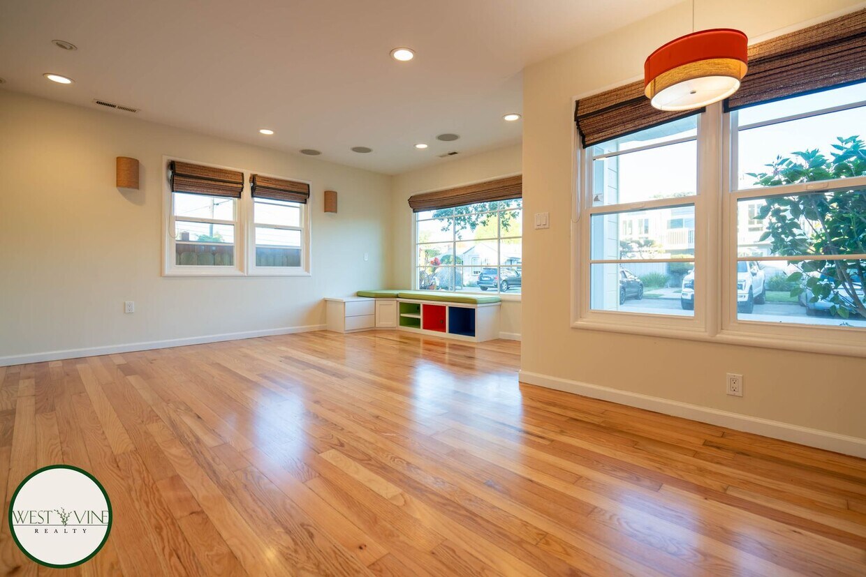 Foto principal - Lovely 3 Bed Home Steps From Santa Cruz Harbor