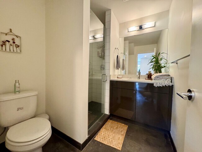 Building Photo - Ballard Townhome