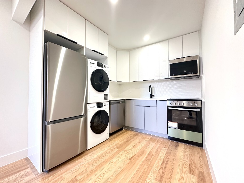 Foto principal - 2322 Bedford Ave