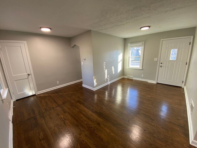 Building Photo - Fully Remodeled 3 Bed House!