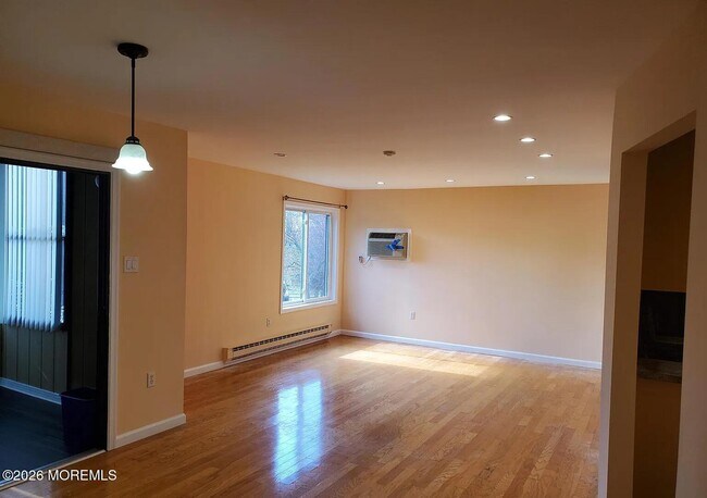 Building Photo - 82 Amberly Dr