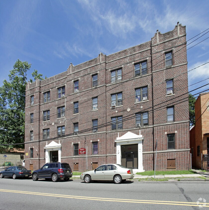 Foto del edificio - 749-755 Chancellor Ave