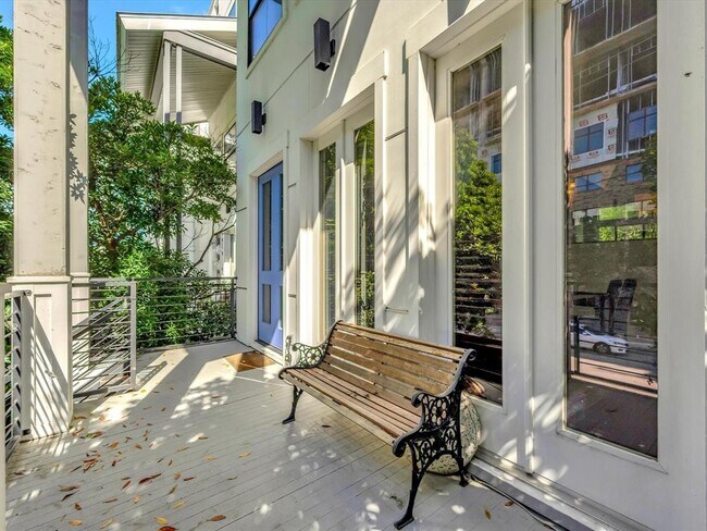 Foto del edificio - 1412 Wrightwood St