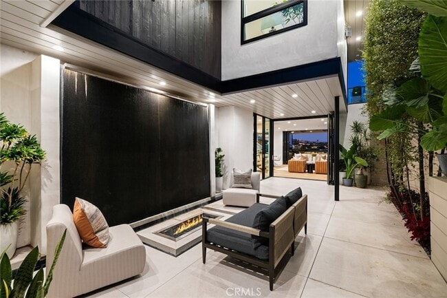 Building Photo - 504 Hazel Dr