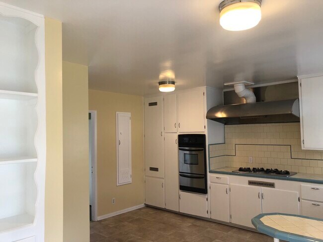 Kitchen - 1564 Alameda St