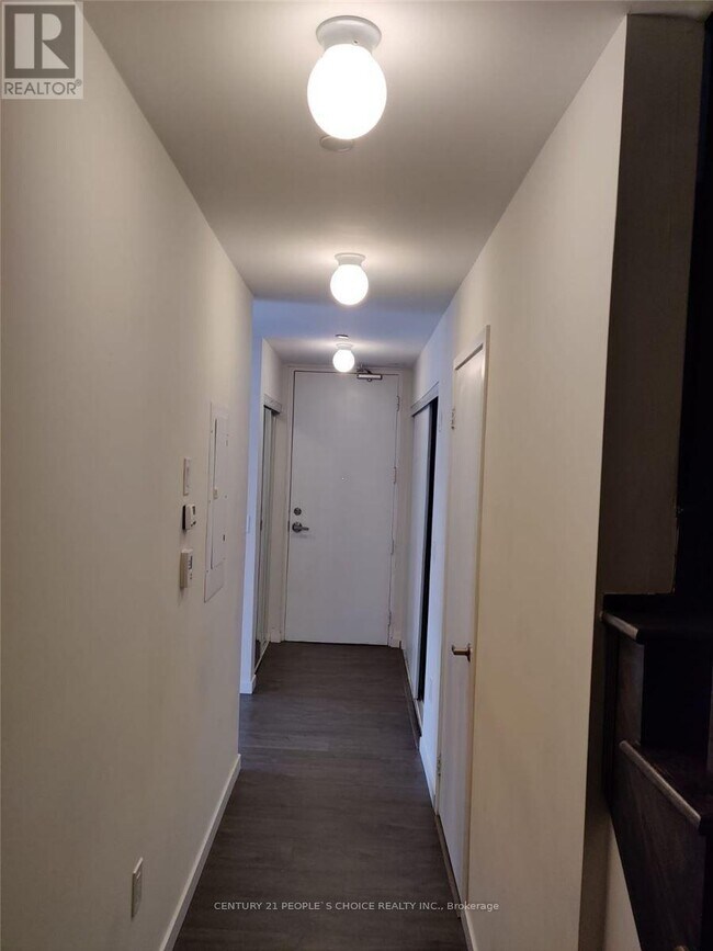 Photo du bâtiment - 300 Alex Gardner Cir