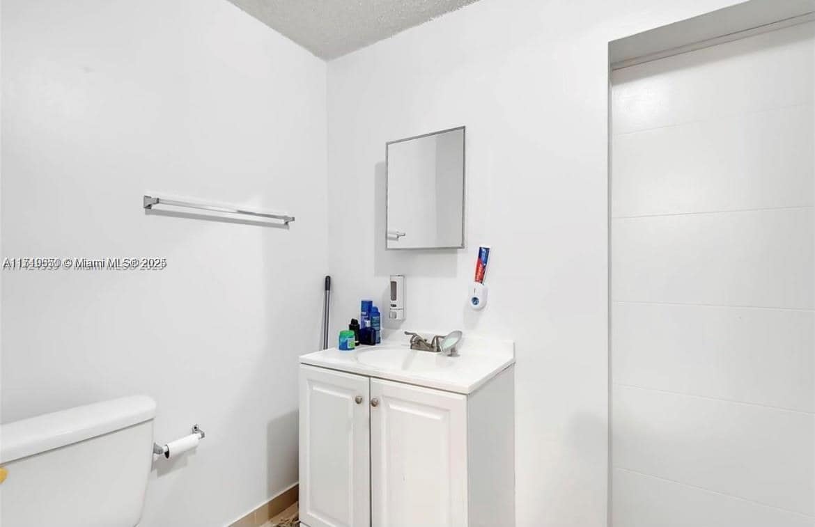 Primary Photo - 7420 SW 31st St