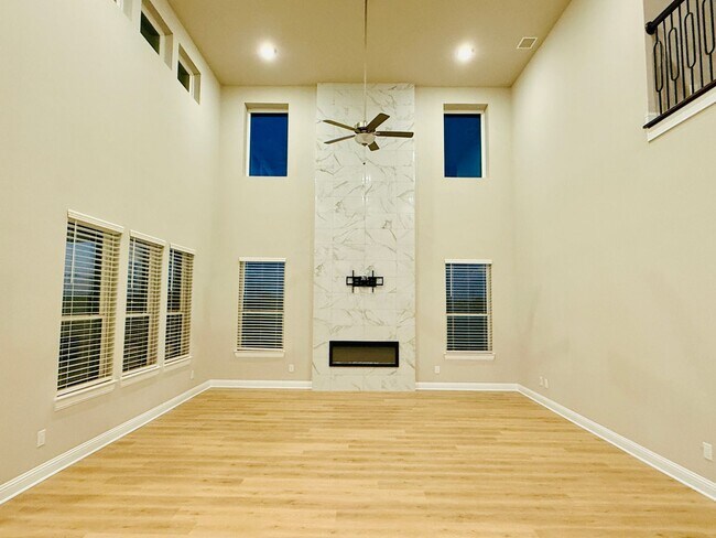 Foto del edificio - Comfort, Style & Community - All in This Gorgeous 2025 built 5BR Celina Home