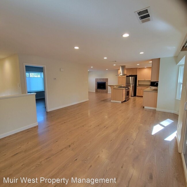 Building Photo - 3 br, 2 bath House - 213 Midway Drive