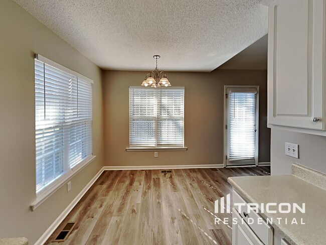 Building Photo - 216 Turtle Creek Dr