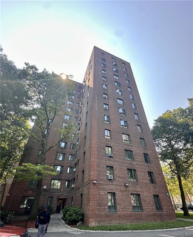 Primary Photo - 1579 Metropolitan Ave