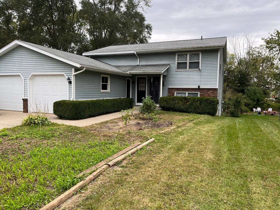 Foto principal - 673 E 10th St