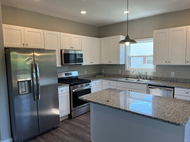 Building Photo - 237 Cherokee Dr