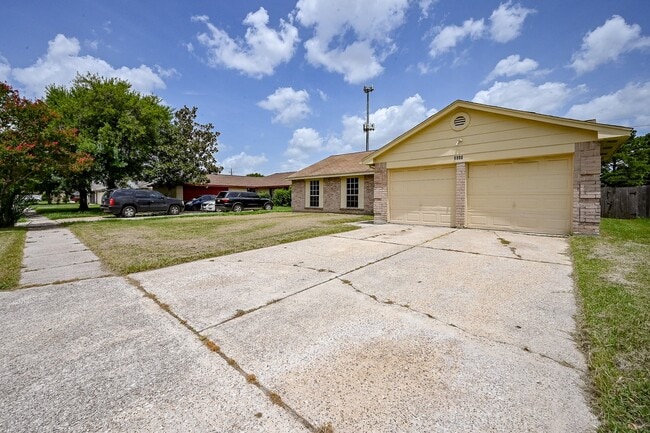 Building Photo - 2667 Grand Canyon Dr