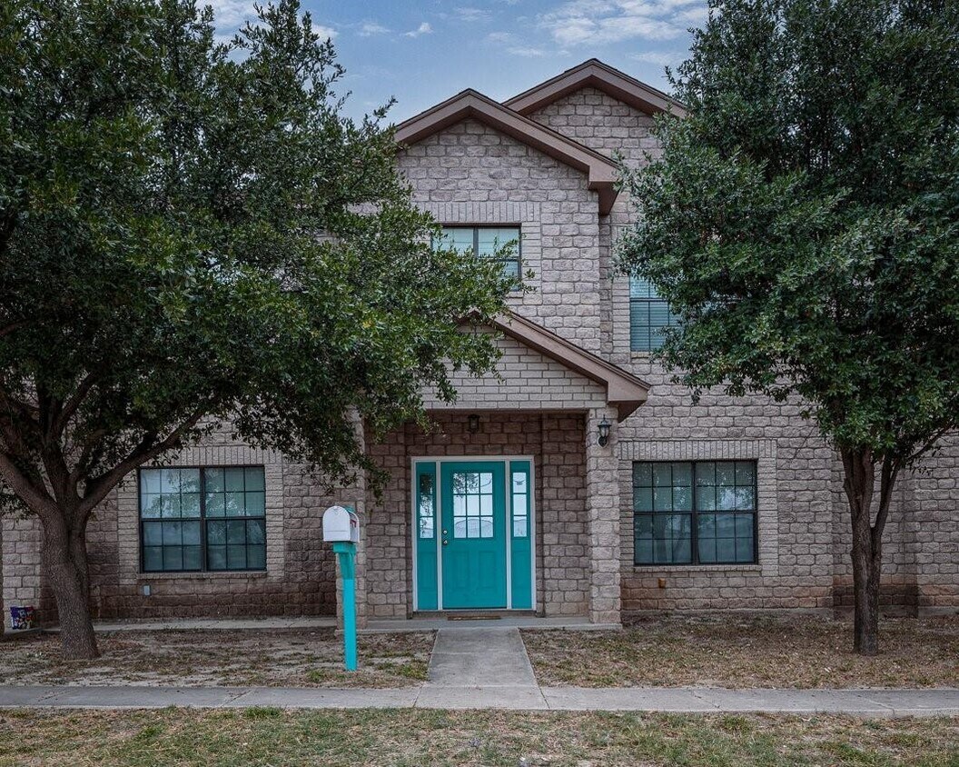 603 E 8th St, Del Rio, TX 78840 Condo for Rent in Del Rio, TX
