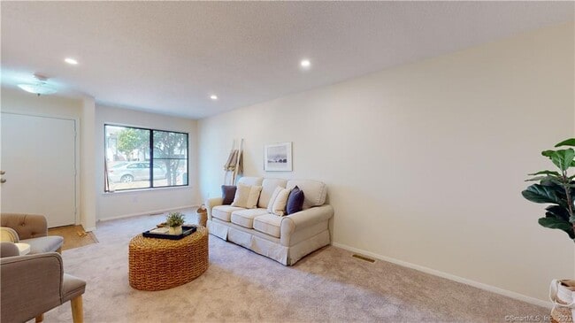 Foto del edificio - 114 Cottonwood Rd