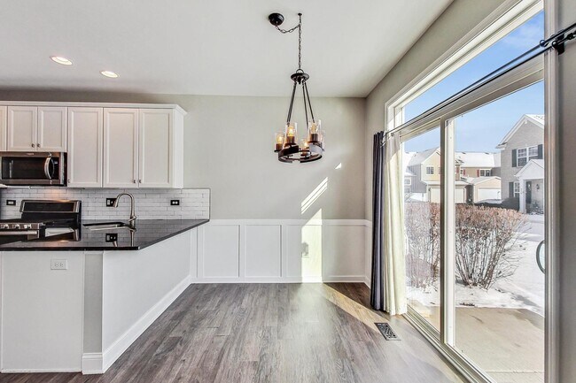 Building Photo - 545 Silverton Dr