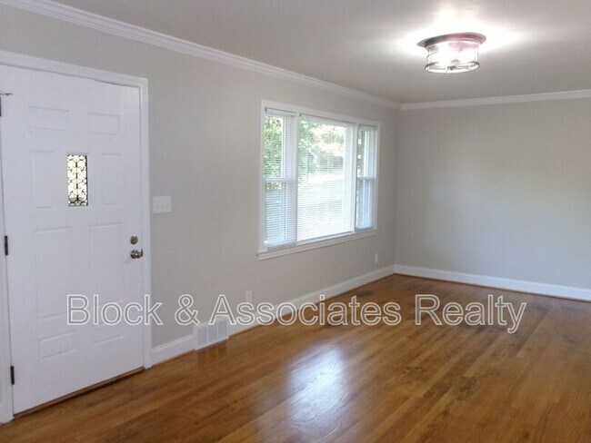 Foto del edificio - 5148 Little Brook Ln